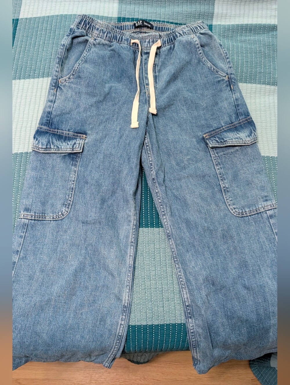 Old Navy Wide-Leg Pull-On Denim Cargo Pants - Small